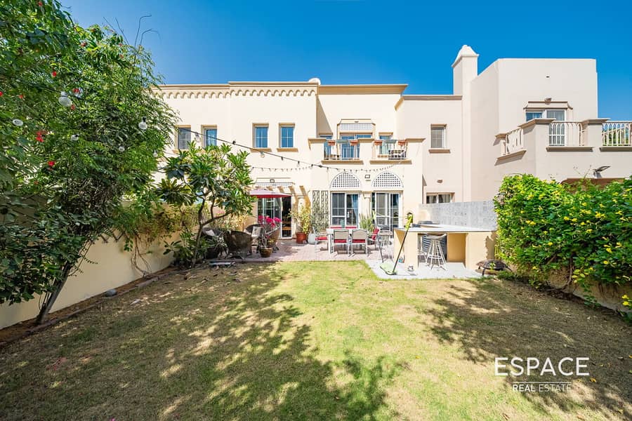 Exclusive Upgraded |Backing Park and Pool Exclusive Upgraded |Backing Park and Pool