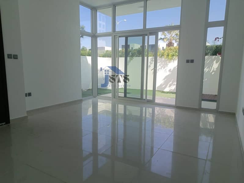 2 9155cd47-d386-4aed-9ba1-6e476cd9a9bb. jpg