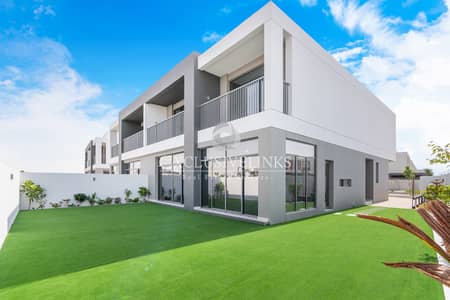 5 Bedroom Villa for Rent in Dubai South, Dubai - Directly on the Beach | Amazing Garden | 5 BR
