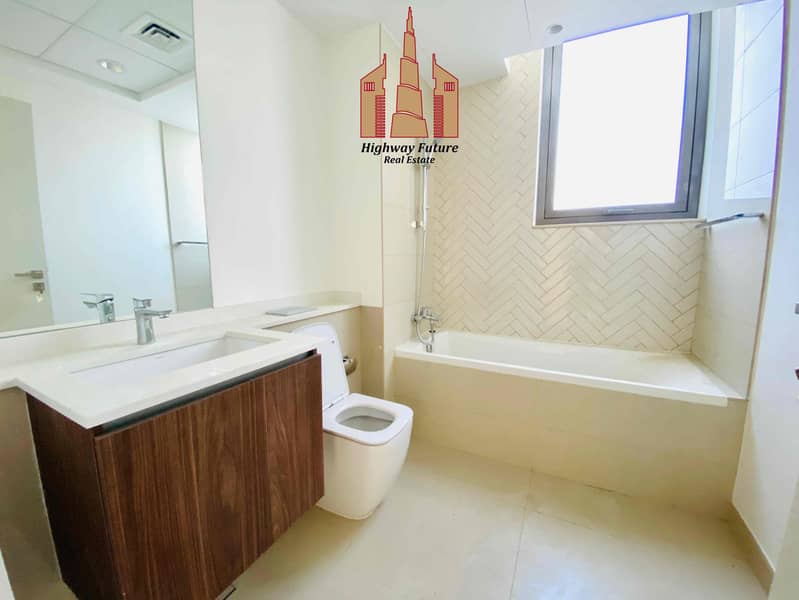 6 b704bed9-8856-462d-ba46-73270e931522. jpg