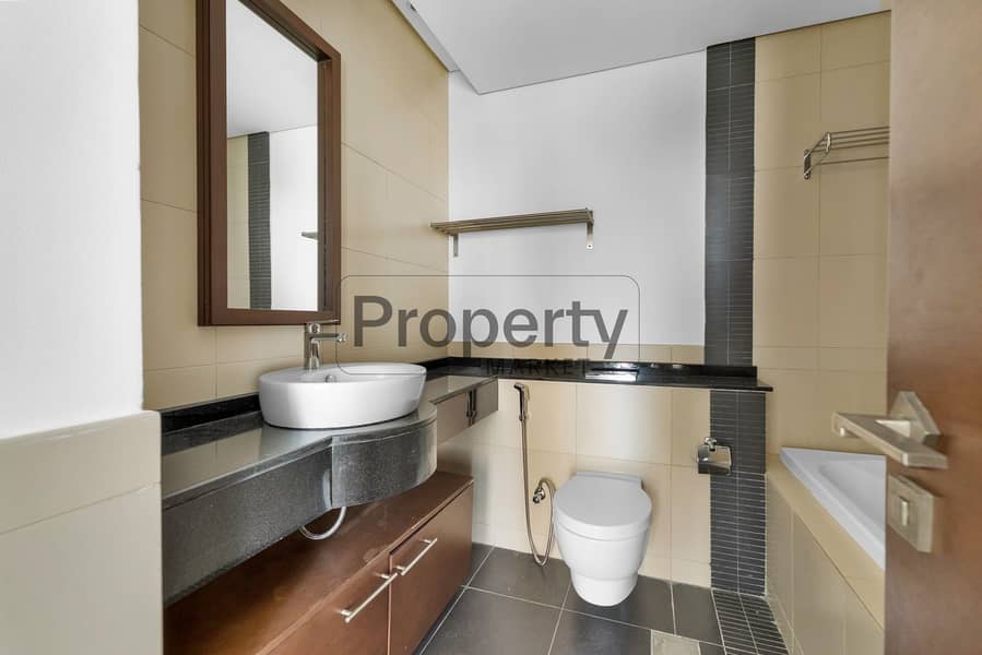 10 7ST01557. jpg