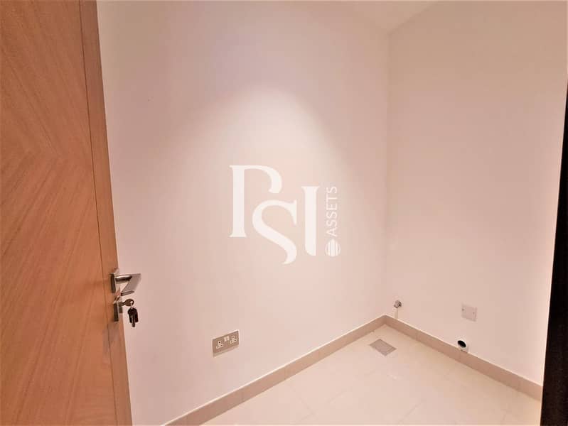 9 LAUNDRY ROOM. jpg