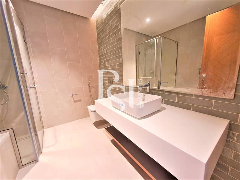 18 BATHROOM-6. jpg
