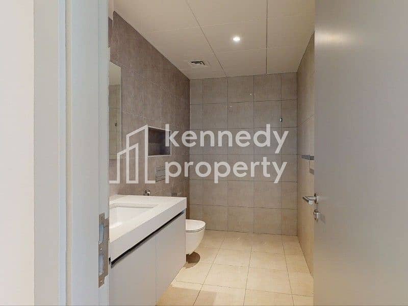 11 c6f22a16-42e1-4dd8-b136-d1c1a3baa2ce-photo_5-common-bath-1. jpg