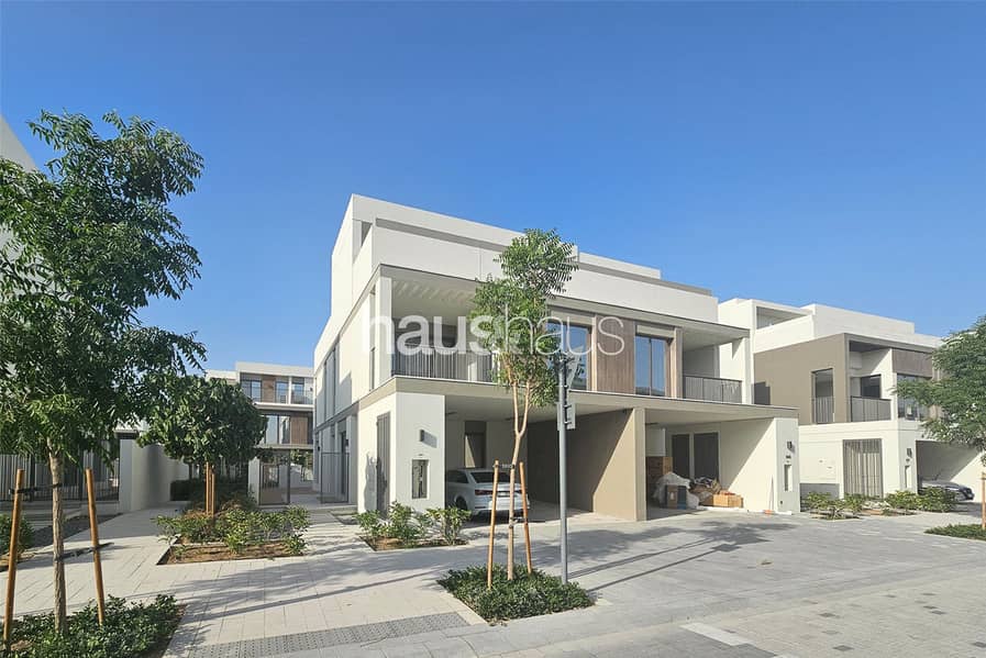 位于蒂拉尔阿尔加夫综合社区,奥拉别墅区 5 卧室的别墅 6500000 AED - 11645751 位于蒂拉尔阿尔加夫综合社区,奥拉别墅区 5 卧室的别墅 6500000 AED - 11645751