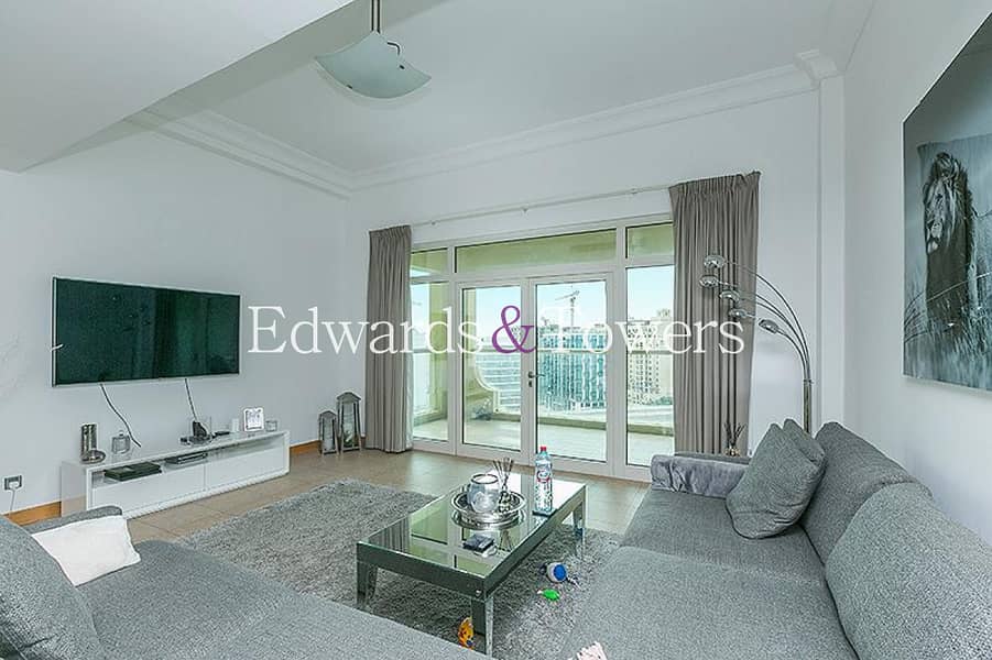 Vacant | Top Floor | Taller Ceiling | Park View Vacant | Top Floor | Taller Ceiling | Park View