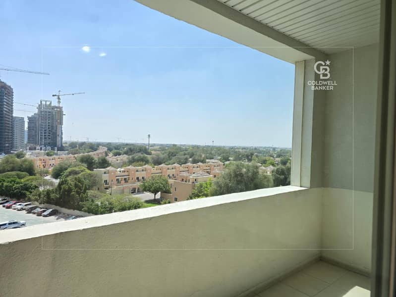 GOLF VIEW | SPACIOUS LAYOUT | VACANT | BALCONY GOLF VIEW | SPACIOUS LAYOUT | VACANT | BALCONY