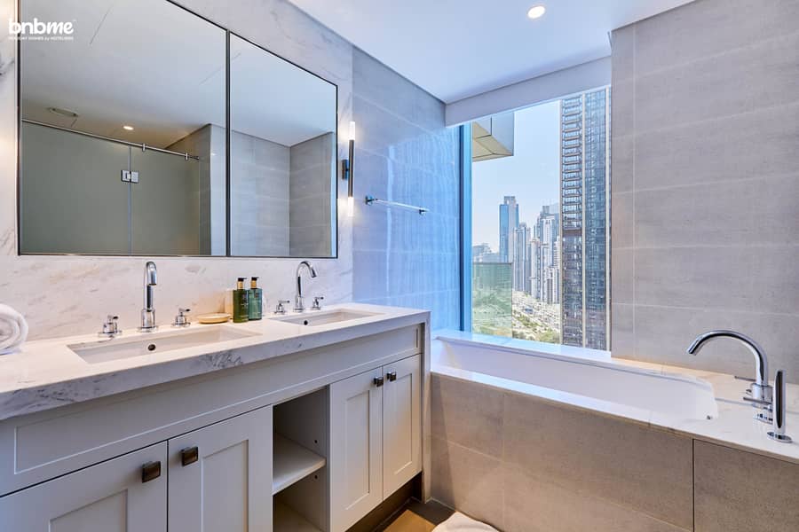 42 Master Washroom 1. jpg