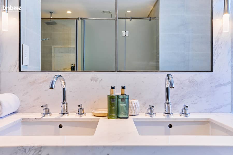 43 Master Washroom 2. jpg