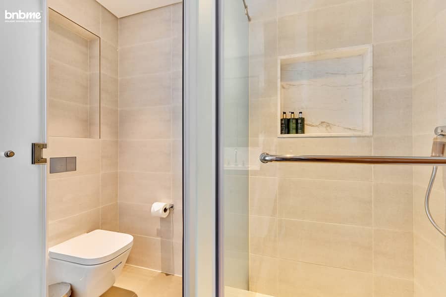 45 Master Washroom 4. jpg