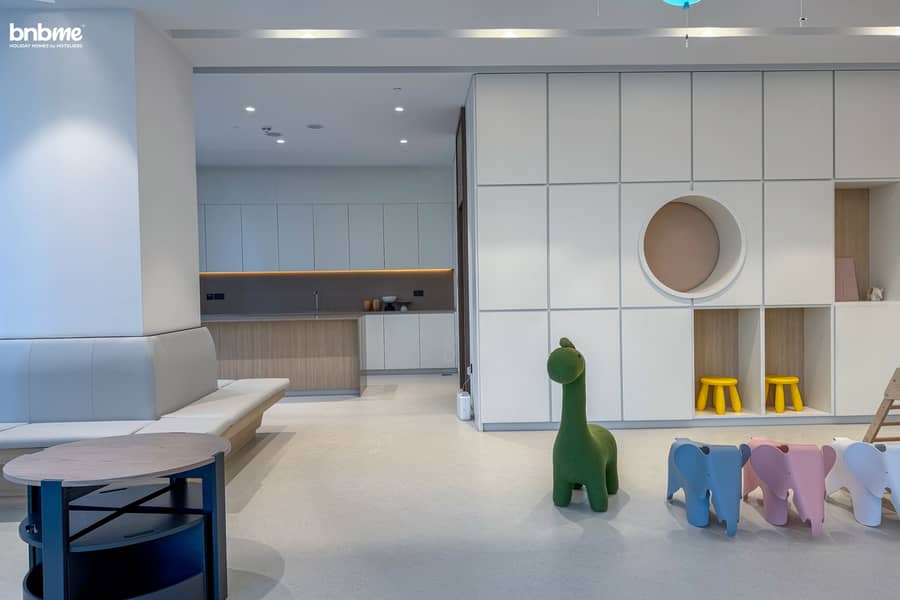 35 Family Room (2). jpg