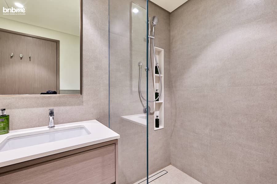 64 Master Washroom (2). jpg