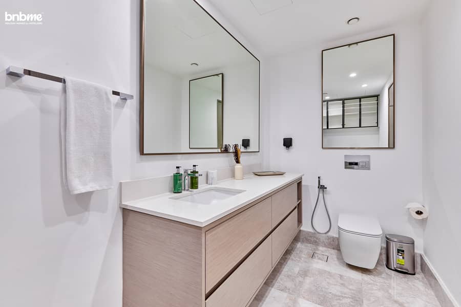 99 Washroom B. jpg