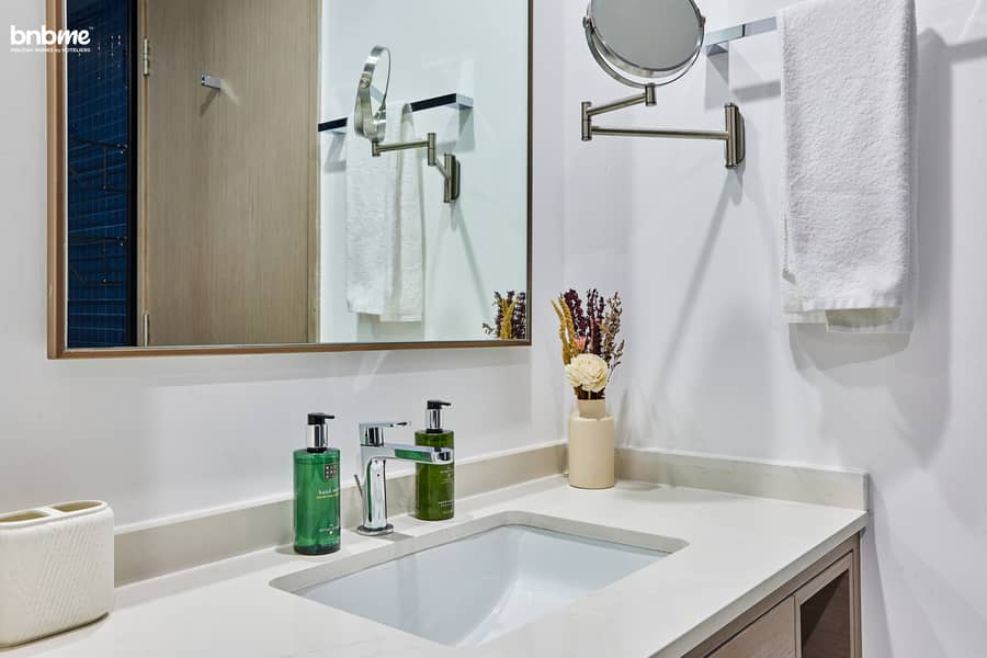 102 Washroom C (3). jpg