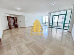 شقة في منطقة الكورنيش 3 غرف 117000 درهم - 11639604