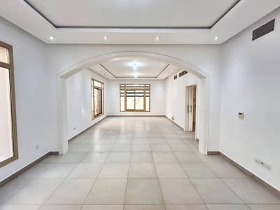 5 Bedroom Villa for Sale in Khalifa City, Abu Dhabi - Stunning villa | Private pool | Splendid layout