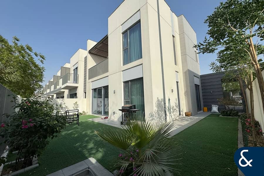 Single Row | Vacant | Close to Pool | 4 Beds Single Row | Vacant | Close to Pool | 4 Beds