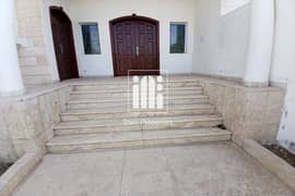 موقع مميز | فيلا 6 غرف نوم + غرفه خادمه | بالقرب من كافه الخدمات |