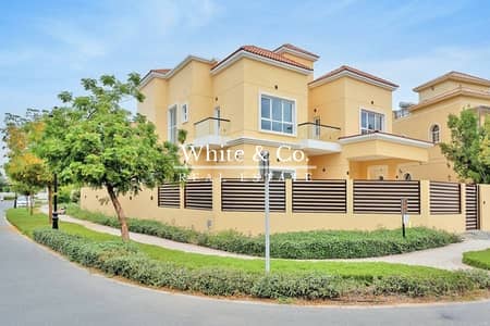 Custom Build | Corner Plot | Private Pool
