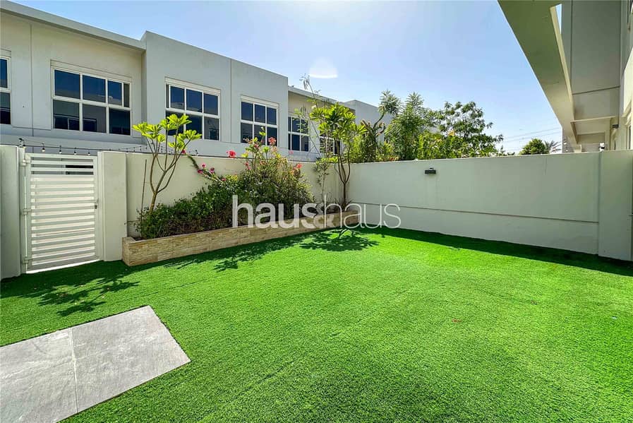 Close to Pool + Park | Landsaped | Open Kitchen Close to Pool + Park | Landsaped | Open Kitchen