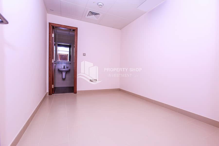 8 4-bedroom-apartment-abu-dhabi-corniche-wave-tower-maidsroom. JPG