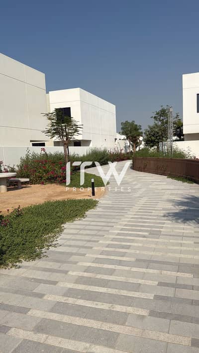 2 Bedroom Villa for Sale in Yas Island, Abu Dhabi - 59625e67-61e7-4dc3-b6c9-2707dc1bffd1. jpg