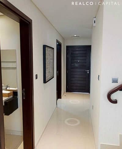 3 Bedroom Townhouse for Rent in DAMAC Hills 2 (Akoya by DAMAC), Dubai - Furnished | Spacious living room | Close kitchen