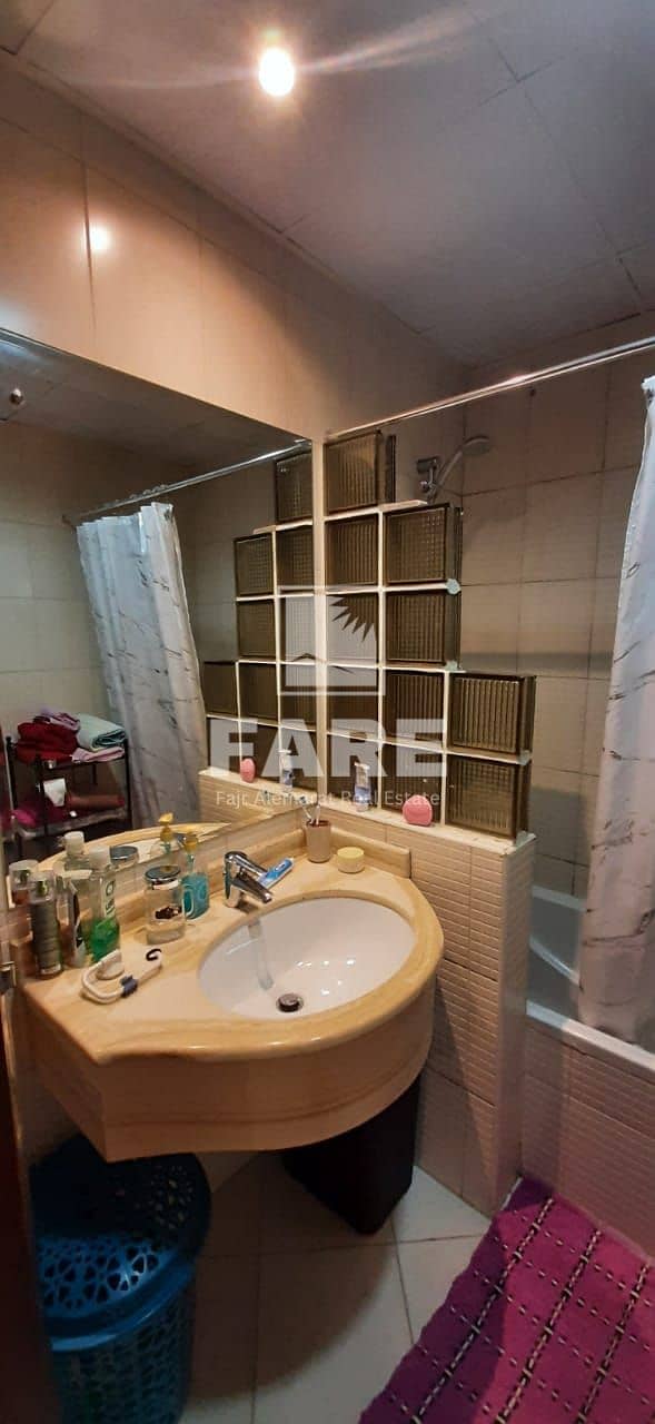 4 866bcd6f-5e6a-4beb-9505-8305b1d08390. jpg