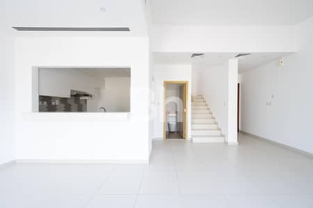 2 Bedroom Villa for Rent in Dubailand, Dubai - 2br Maids | Single Row | Close To Pool