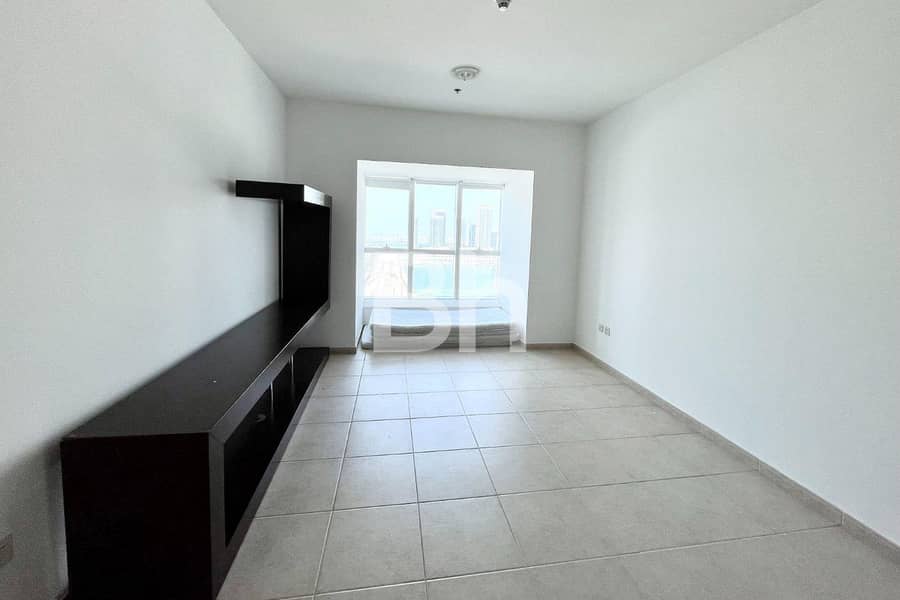 Vacant | middle floor | full sea view | balcony Vacant | middle floor | full sea view | balcony