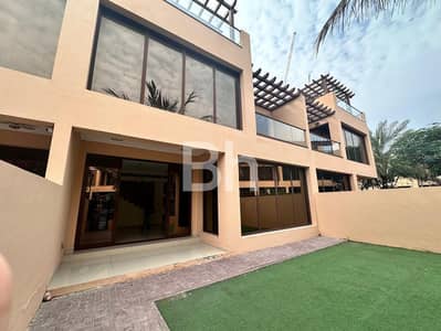4 Bedroom Townhouse for Rent in Jumeirah Islands, Dubai - 4 BR + Maids | Pool and park backing | Vacant now
