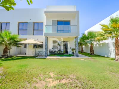 4 Bedroom Villa for Rent in Yas Island, Abu Dhabi - Lively | Single Row | Spacious Back-and-Front yard
