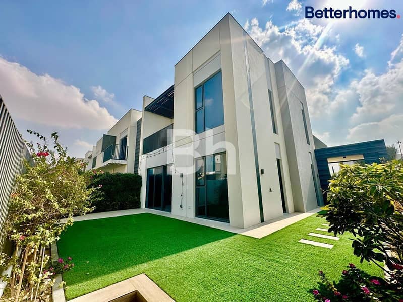 Beautifully Landscaped | Vacant | Single Row Beautifully Landscaped | Vacant | Single Row