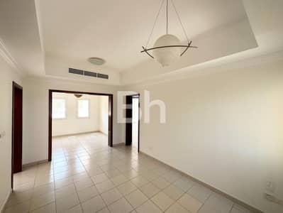 4 Bedroom Villa for Rent in The Meadows, Dubai - Well Maintained | Park Backing | Vacant