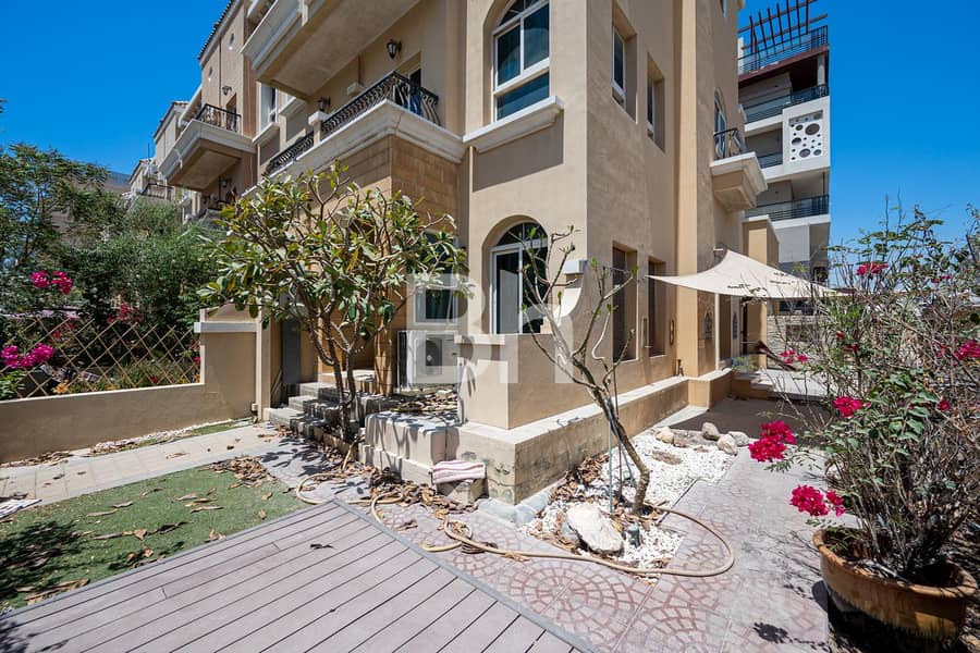 Corner unit with garden | Vacant Now | Upgraded Corner unit with garden | Vacant Now | Upgraded