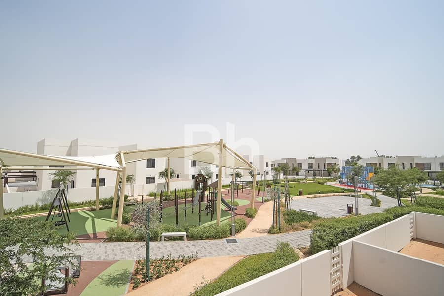 Single Row | Corner Unit | Vibrant | Spacious Single Row | Corner Unit | Vibrant | Spacious