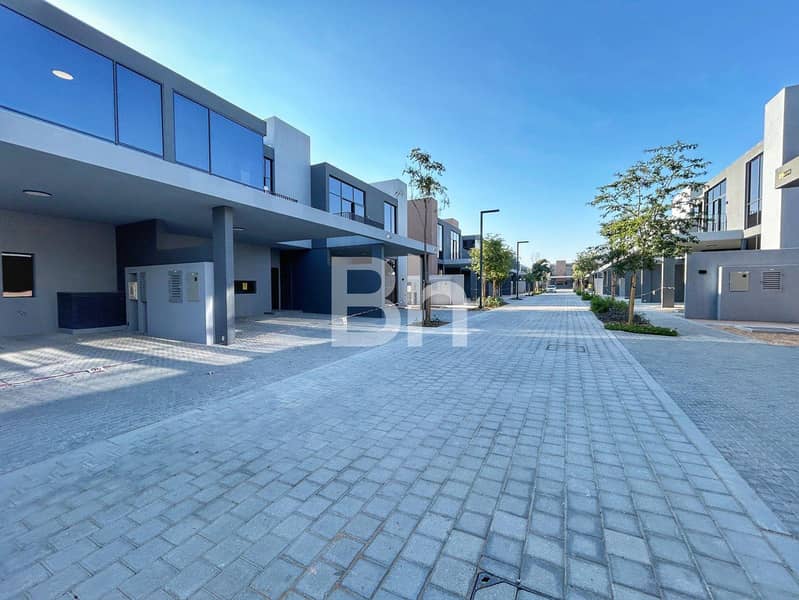 Resale Corner Single Row | 3 BR Corner | Robinia Resale Corner Single Row | 3 BR Corner | Robinia