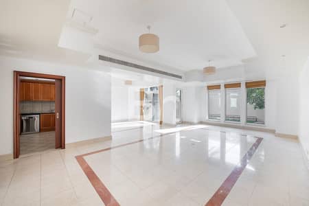 3 Bedroom Villa for Sale in Dubai Marina, Dubai - Rare Find | Private Garden | Garage