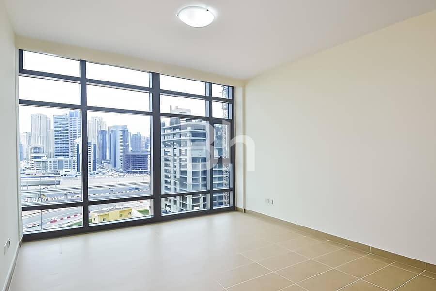 Vacant now | Corner unit | Lower floor Vacant now | Corner unit | Lower floor
