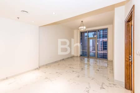 1 Bedroom Flat for Rent in Business Bay, Dubai - Unfurnished | Burj and Canal View | Huge Layout