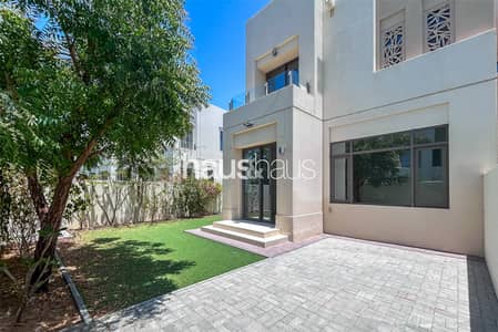 3 Bedroom Villa for Rent in Reem, Dubai - Corner Unit | Single Row | On The Pool And Park