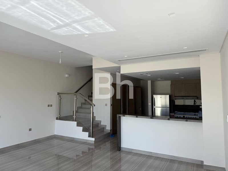Corner Villa | Prime Location | Vacant Corner Villa | Prime Location | Vacant