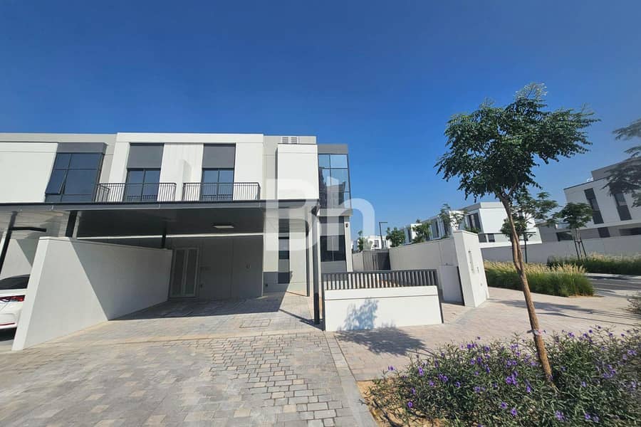 Vacant | Landscaped | Huge Layout Vacant | Landscaped | Huge Layout