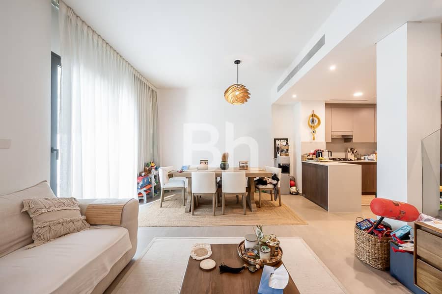 Upgraded 3BR Townhouse | Extended Living Area