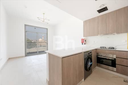 Studio for Sale in Dubai Studio City, Dubai - Motivated seller | High floor | Vacant soon