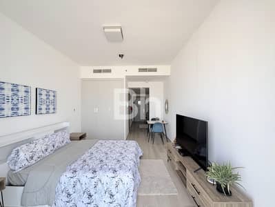 Studio for Rent in Jumeirah Village Circle (JVC), Dubai - High floor | Vacant | Skyline views | Bright unit