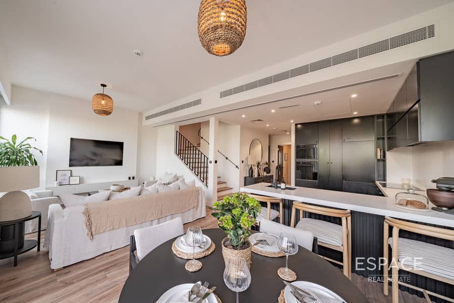 Renovated | Pool Location | Stunning Unit Renovated | Pool Location | Stunning Unit
