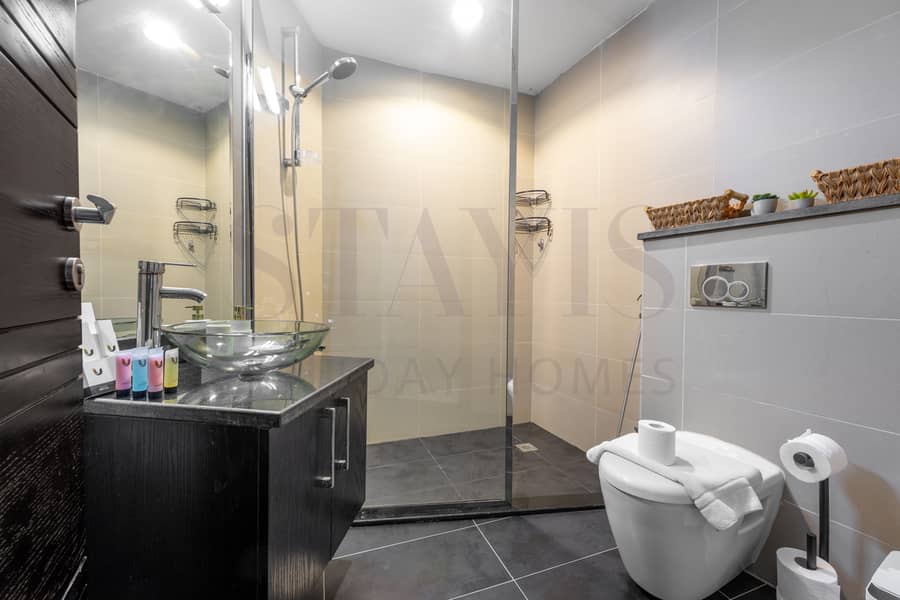 17 Cayan Bathroom. jpg