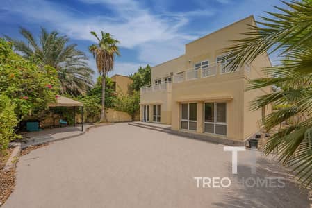 5 Bedroom Villa for Rent in The Meadows, Dubai - Great Condition | Vacant | Lovely Location