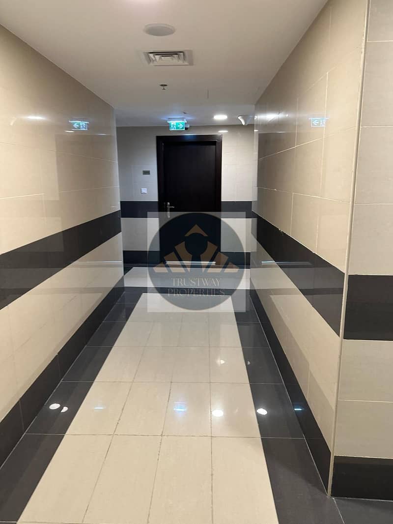 4 Hallway. jpg